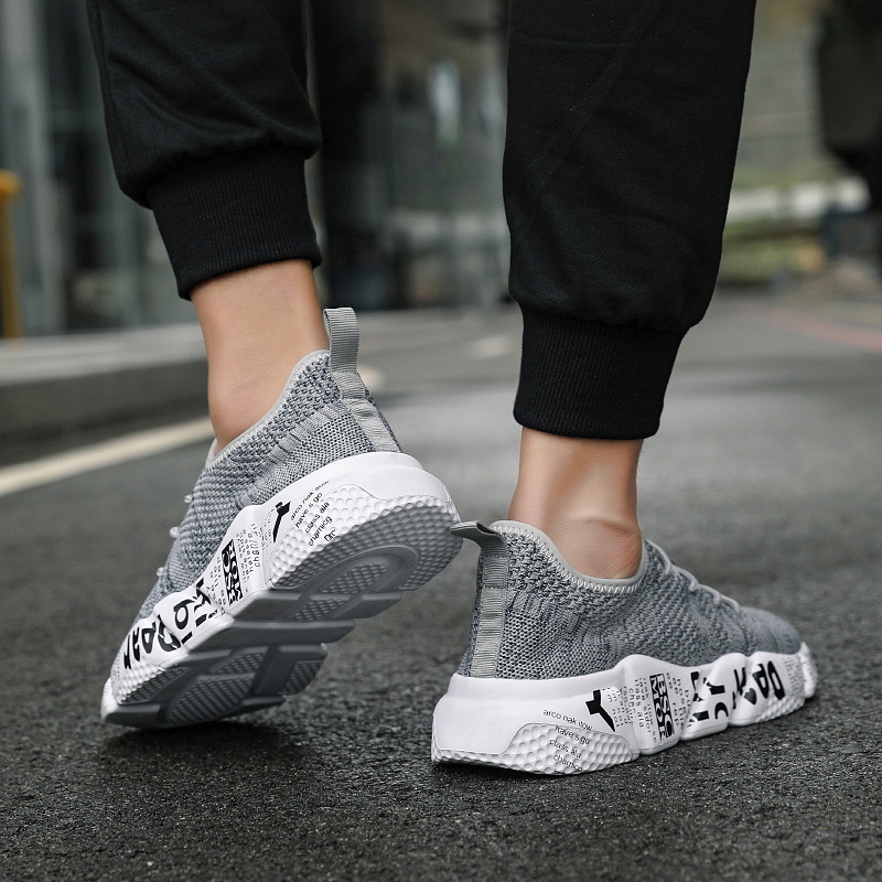 Stylish Breathable Knit Fabric Upper Men Sports Shoes