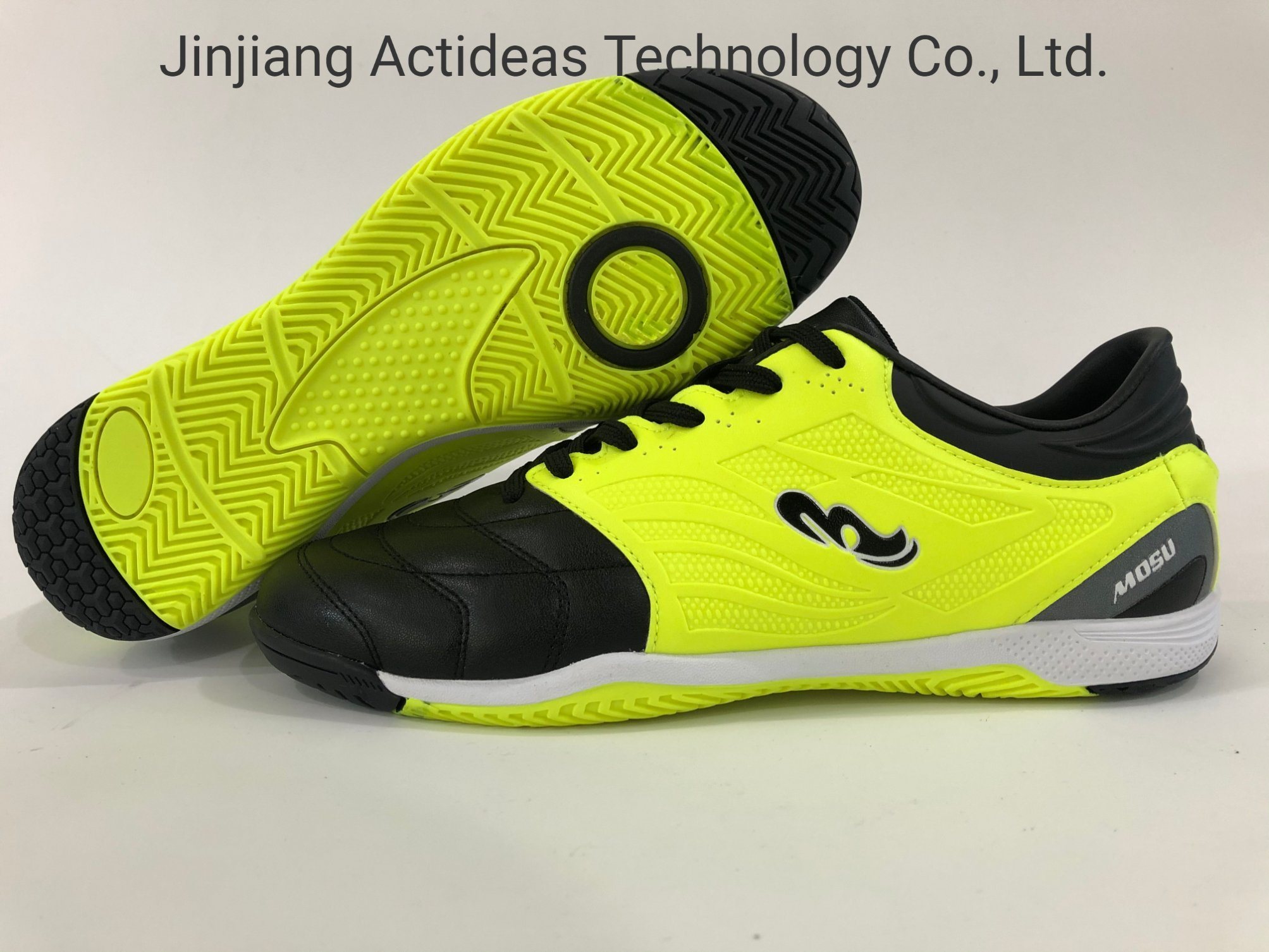 Brazil′s Most Popular Sports Soccer Shoes Professional Football Shoes