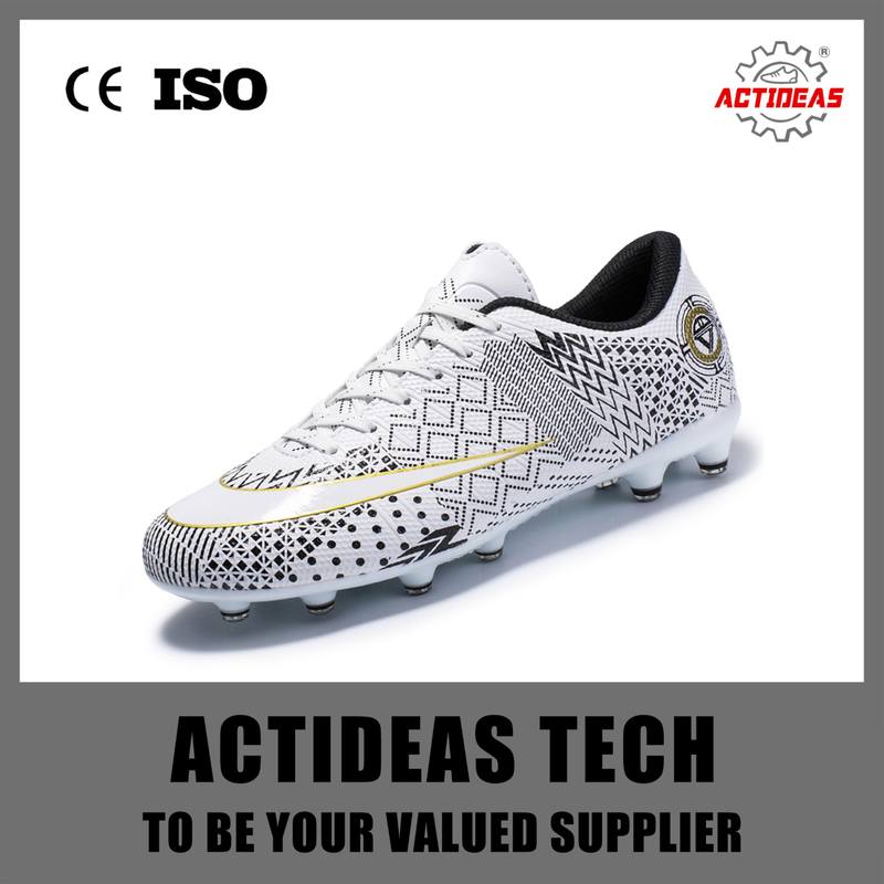 New Design Non-Slip PU Outdoor Soccer Sport Shoes White Most Popular Customize Football Boots for Men