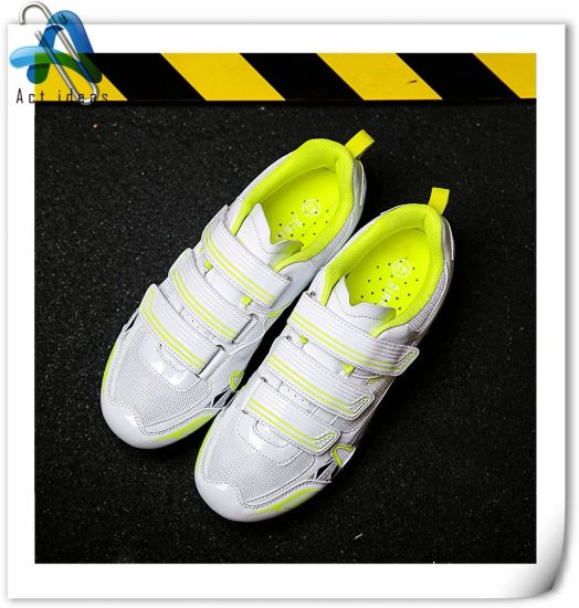 New Style Wholesale Comfortable Lightweight Men′s Football Soccer Shoes