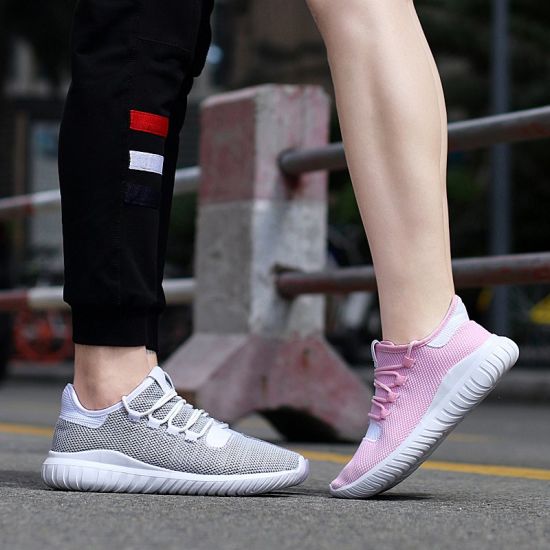 China Custom Brand Ladies Black and White Men Sneaker Women Running Air Cushion Sport Shoes of Couple Use